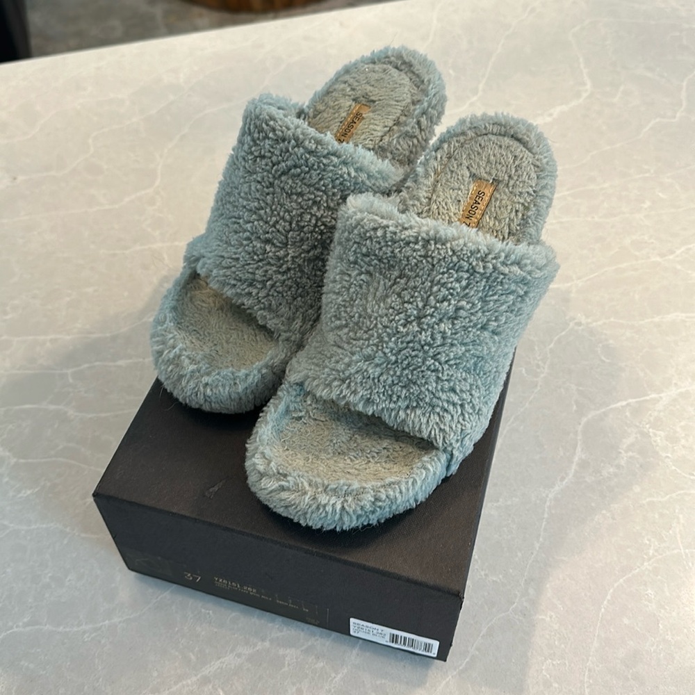 Yeezy Season 7, house blue, faux wool mule - size 37